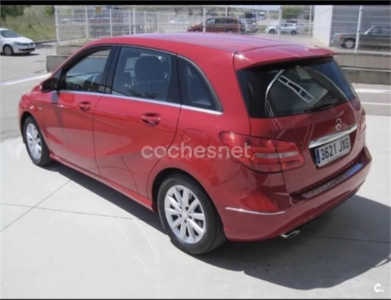 Usado Mercedes B180 109 CV (80 kW) 2014 Rojo Monovolumen