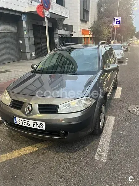 Usado Renault Mégane GrandTour Dynamique 115 CV (84 kW) 2005 Gris / plata Familiar