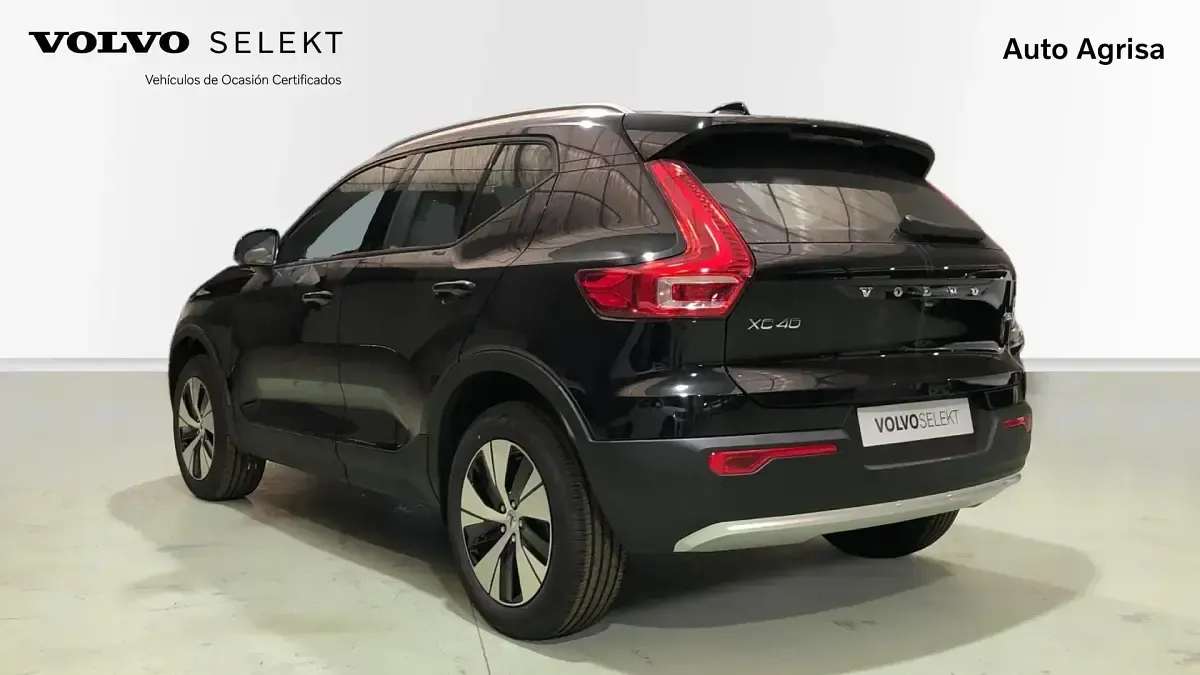 Uusi Volvo XC40 Core 163 HP (119 kW) 2026 Otro Katumaasturi