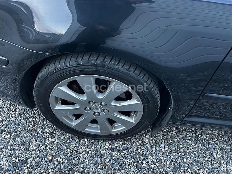 Usado Toyota Avensis Sol 126 CV (92 kW) 2008 Negro Familiar