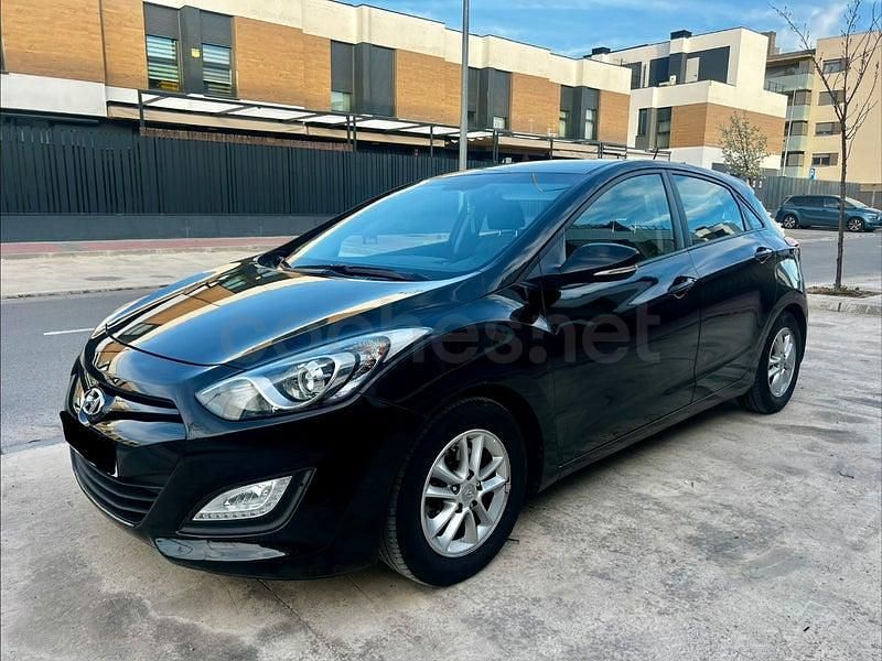 Usado Hyundai i30 90 CV (66 kW) 2014 Negro Berlina