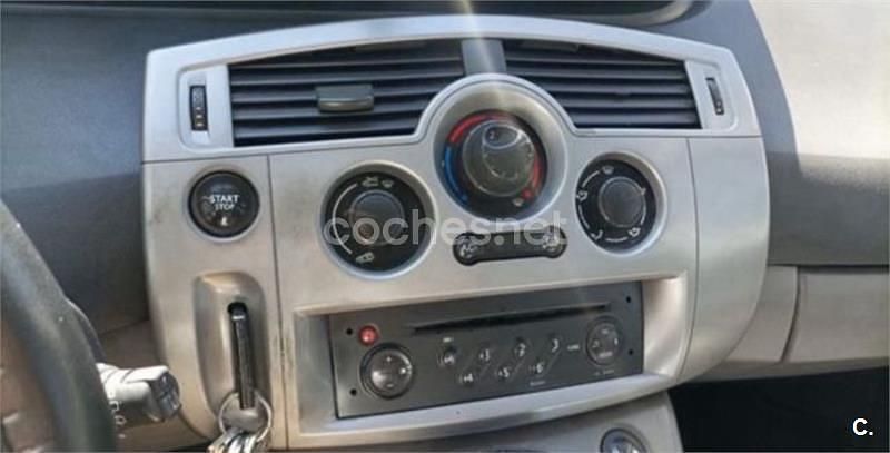 Negro Usado 2007 Renault Scénic II Monovolumen | 1900 € (Buen precio) - Imagen 1/4