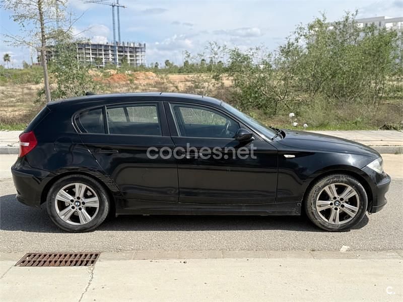 Usado BMW 118 122 CV (89 kW) 2008 Negro Utilitario
