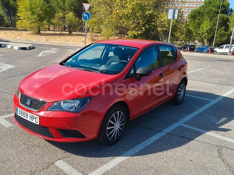 Usado Seat Ibiza Reference 90 CV (66 kW) 2013 Rojo Berlina
