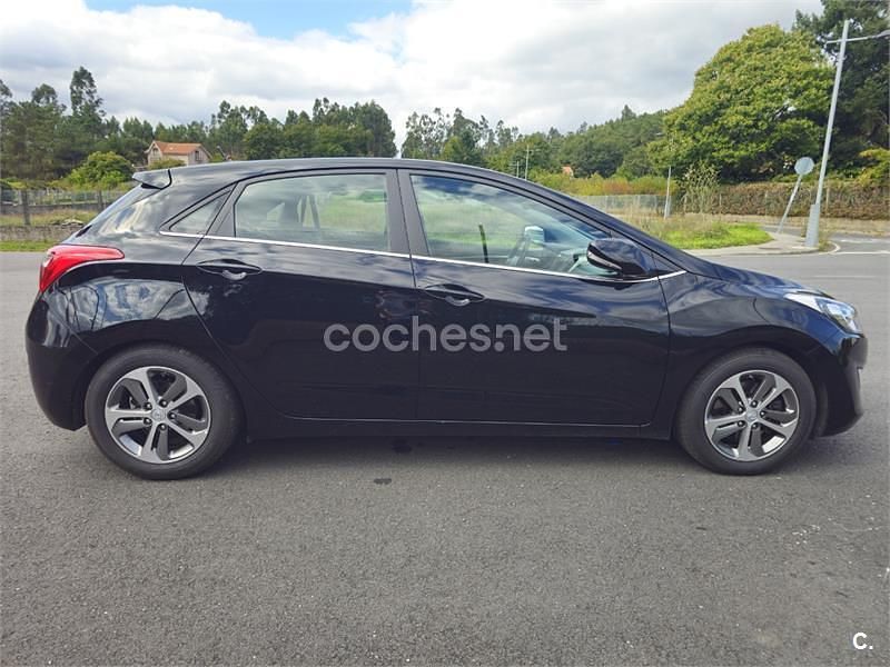 Usado Hyundai i30 GO! 136 CV (100 kW) 2015 Negro Berlina