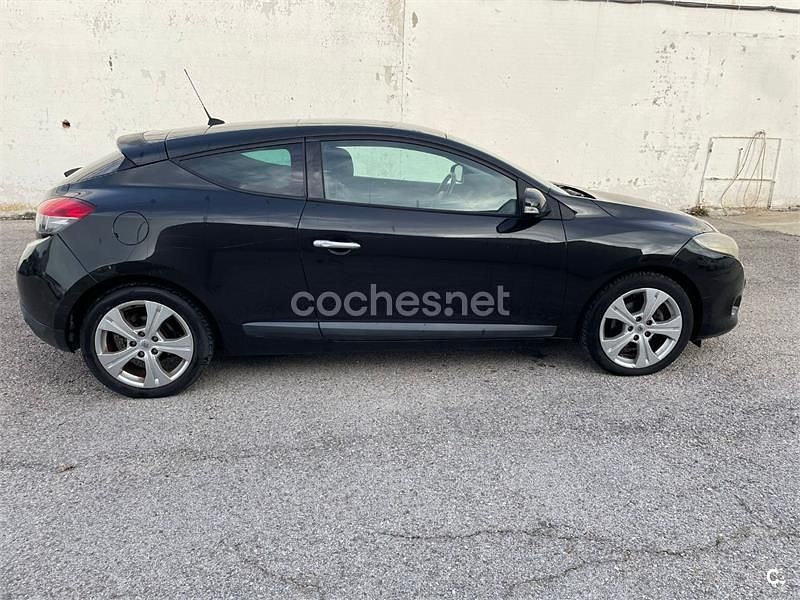 Usado Renault Mégane Dynamique 140 CV (102 kW) 2010 Negro Berlina