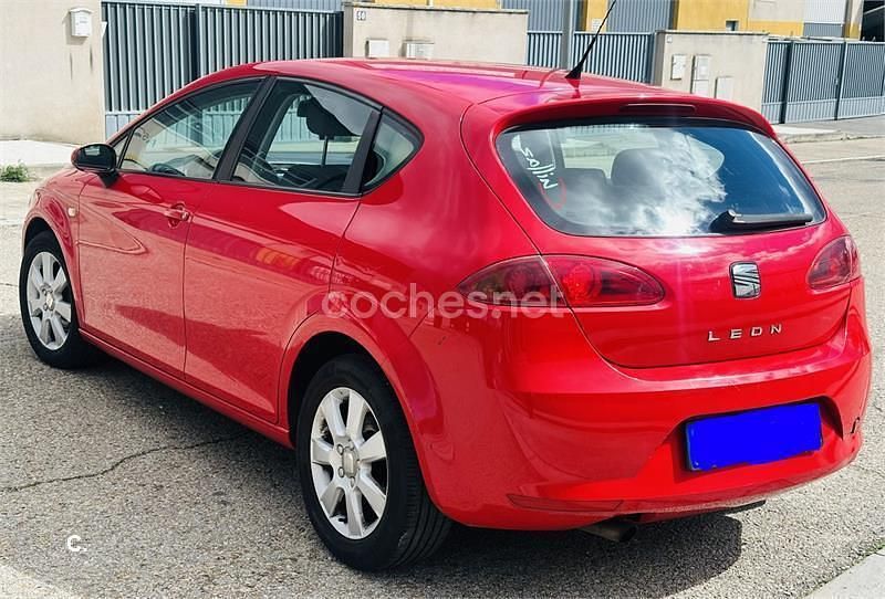 Usado Seat Leon Stylance 105 CV (77 kW) 2008 Rojo Utilitario