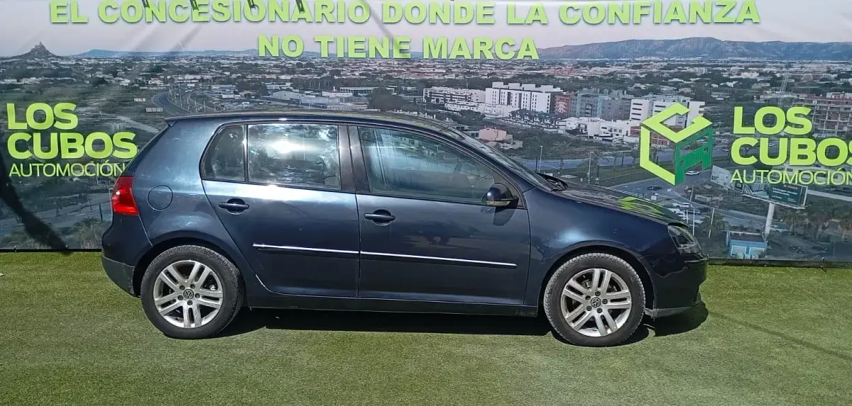Usado VW Golf V Highline 105 CV (77 kW) 2008 Azul Familiar