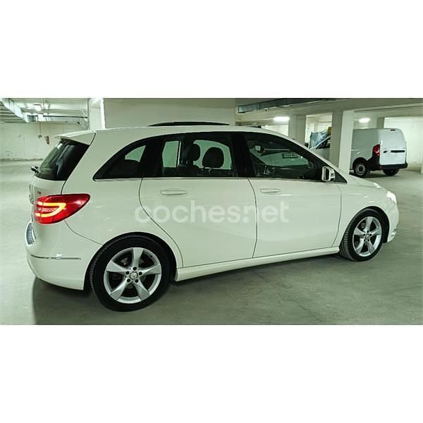 Usado Mercedes B180 109 CV (80 kW) 2014 Blanco Utilitario