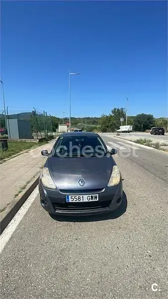 Usado Renault Clio II 70 CV (51 kW) 2010 Gris / plata Berlina