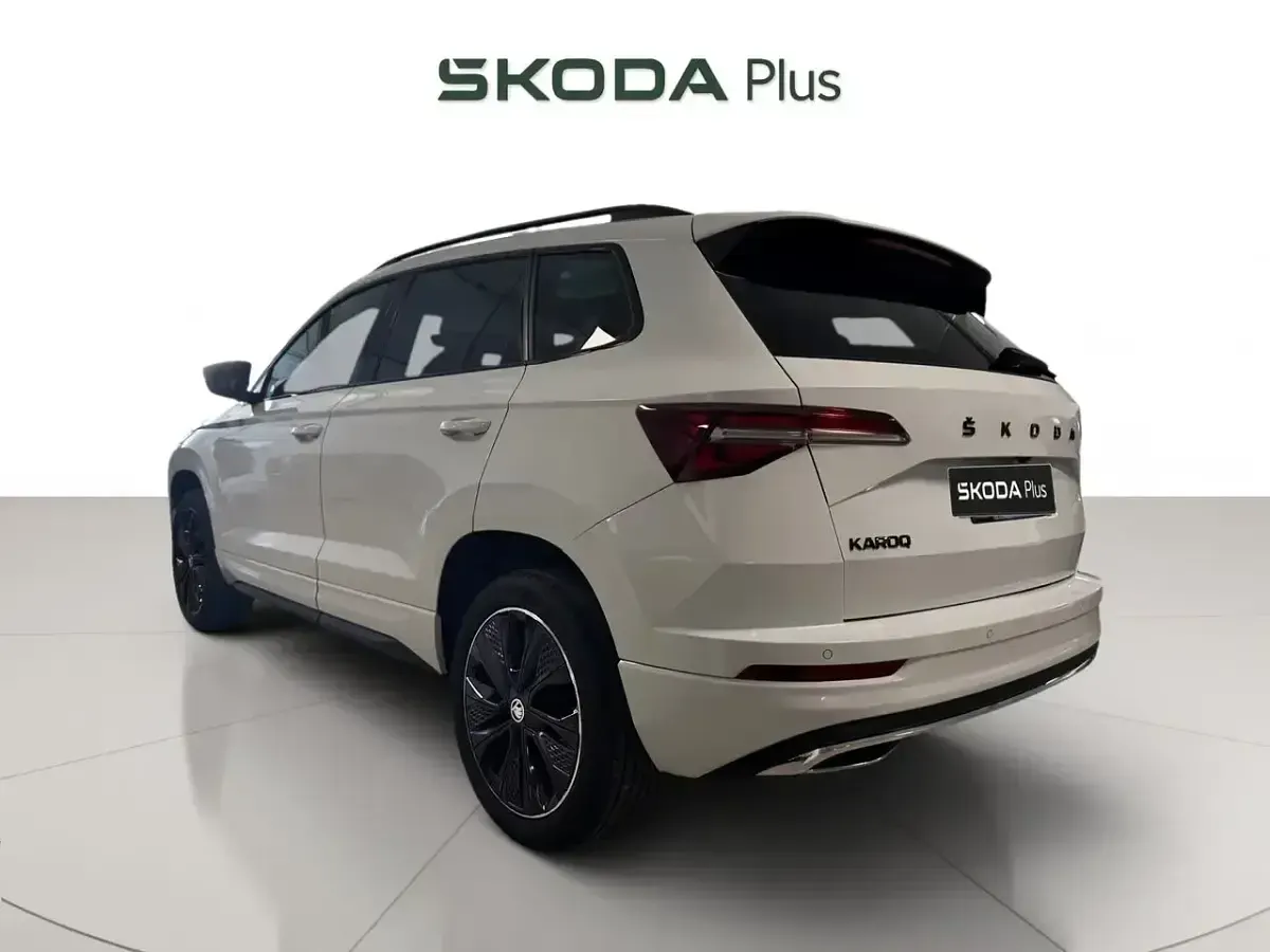 Usado Skoda Karoq SportLine 150 CV (110 kW) 2023 Blanco SUV