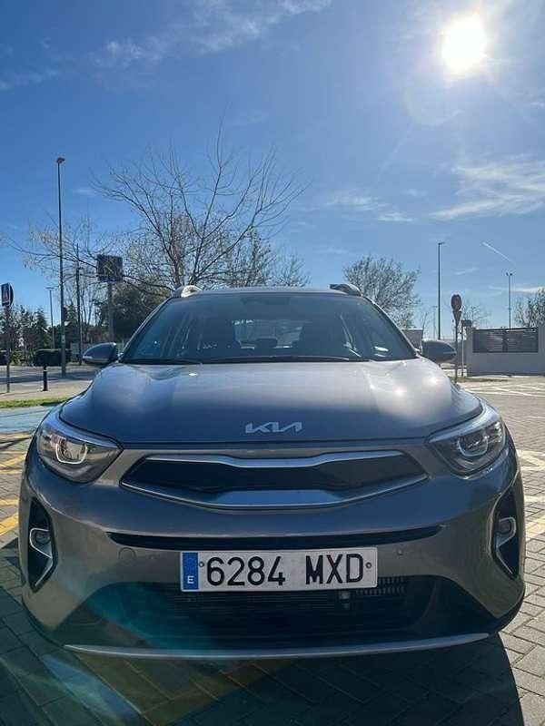 Gris Usado 2024 Kia Stonic SUV | 16.400 € (Caro) - Imagen 1/4