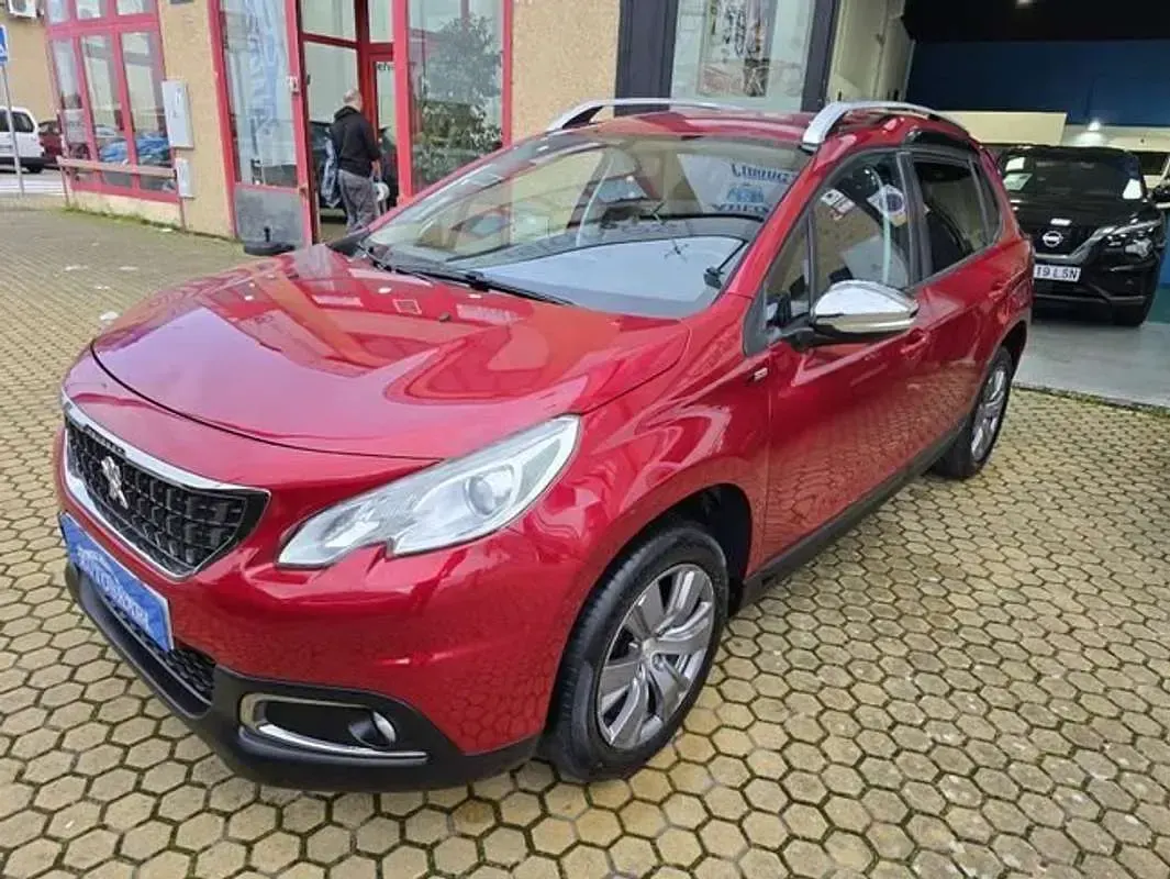Usado Peugeot 2008 Style 100 CV (73 kW) 2017 Granate SUV