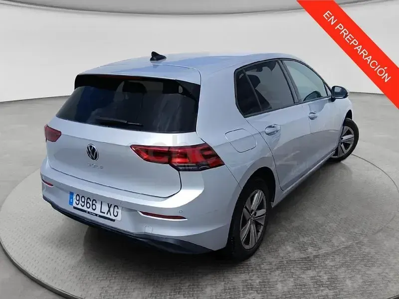 Usado VW Golf VIII Life 110 CV (80 kW) 2022 Gris / plata Berlina