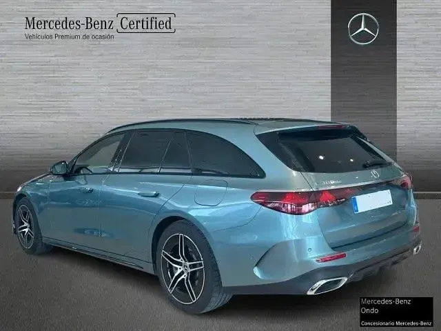 Usado Mercedes E300 313 CV (230 kW) 2025 Verde Familiar