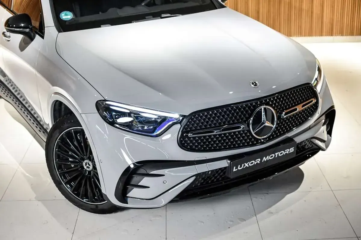 Usado Mercedes GLC300 269 CV (197 kW) 2025 Gris SUV
