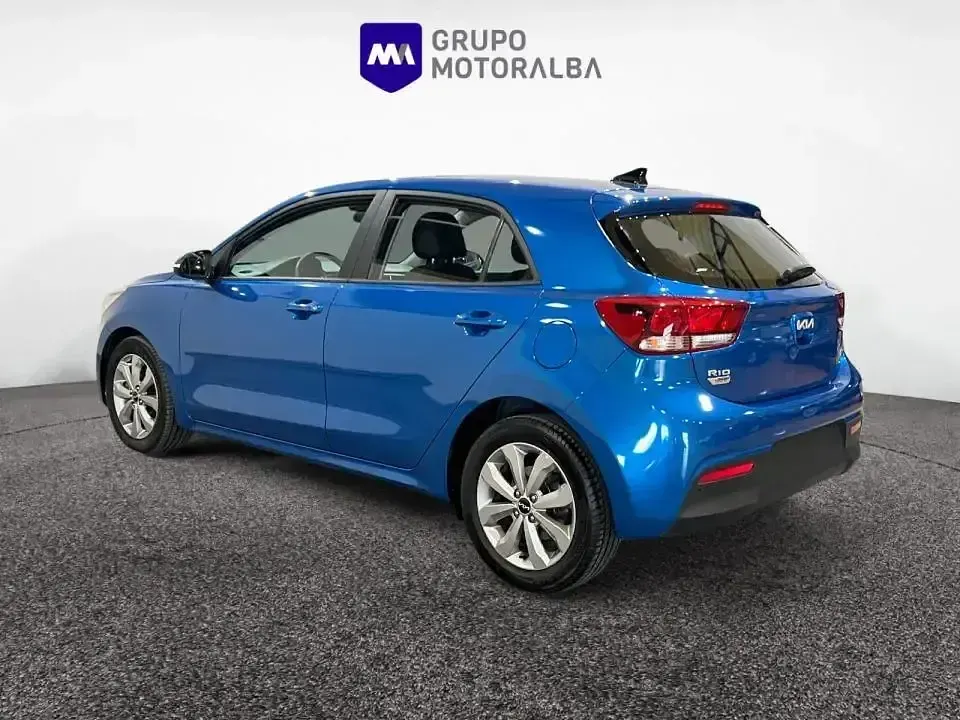 Usado Kia Rio 100 HP (73 kW) 2022 Azul Sedan