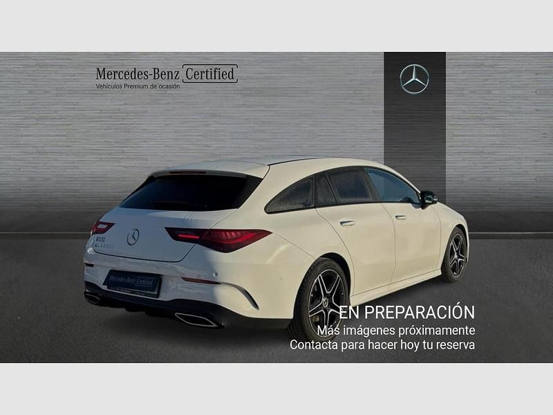 Usado Mercedes CLA200 150 CV (110 kW) 2024 Blanco polar (sólido) Utilitario
