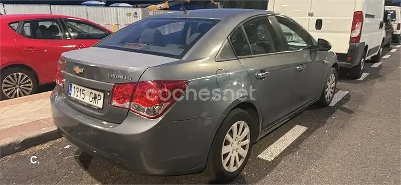 Usado Chevrolet Cruze LS 125 CV (91 kW) 2010 Gris / plata Berlina