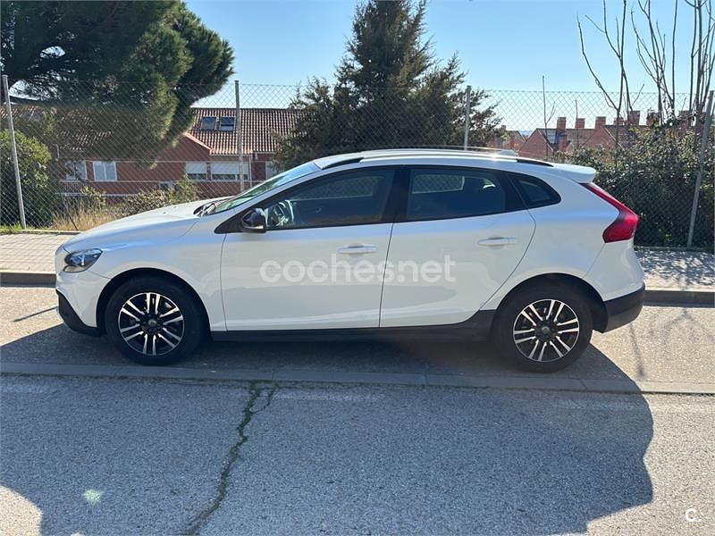 Usado Volvo V40 CC Momentum 150 CV (110 kW) 2016 Blanco Familiar