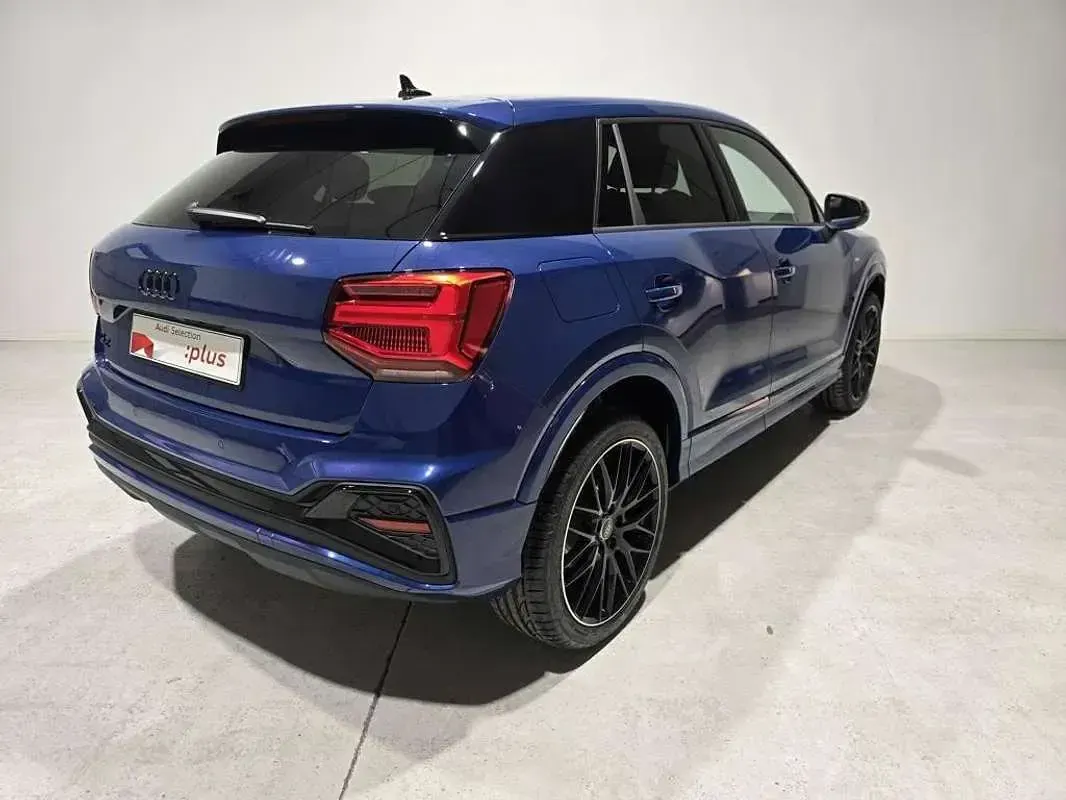 Usado Audi Q2 Black Edition 150 CV (110 kW) 2026 Azul SUV
