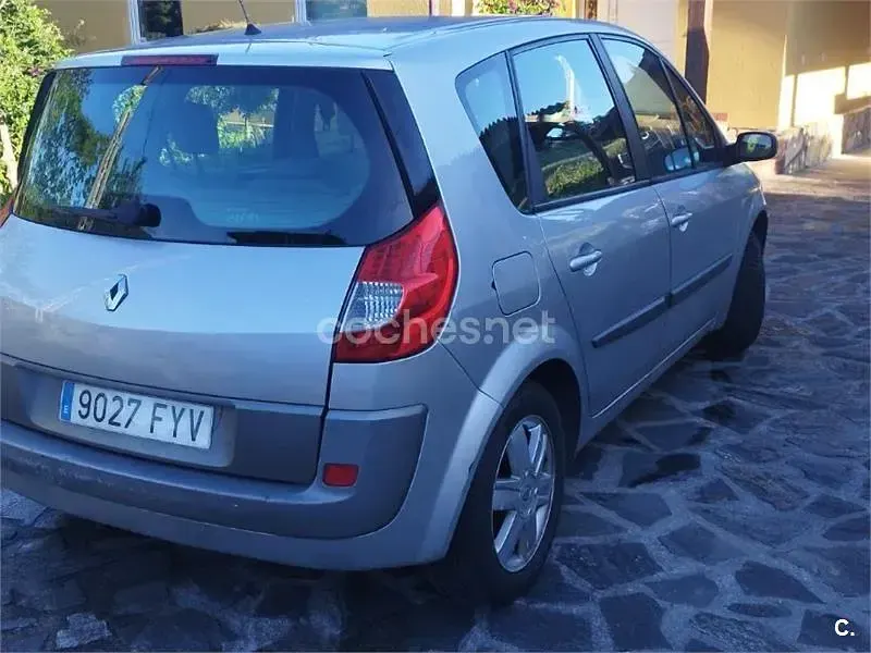 Usado Renault Scenic E-Tech Privilege 110 CV (80 kW) 2007 Gris / plata Monovolumen