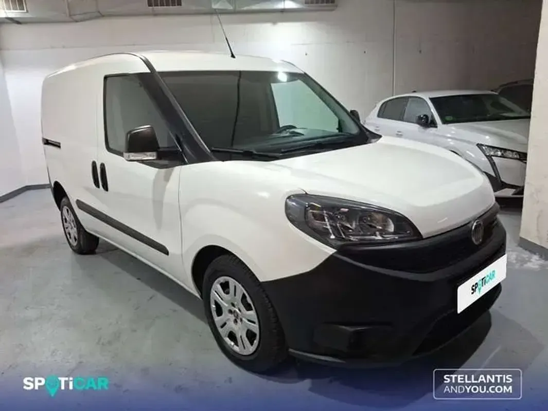 Usado Fiat Doblò 91 CV (66 kW) 2022 Blanco Monovolumen