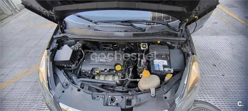 Usado Opel Corsa Selective 85 CV (62 kW) 2014 Negro Utilitario