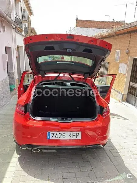 Usado Renault Mégane Zen 110 CV (80 kW) 2017 Rojo Berlina