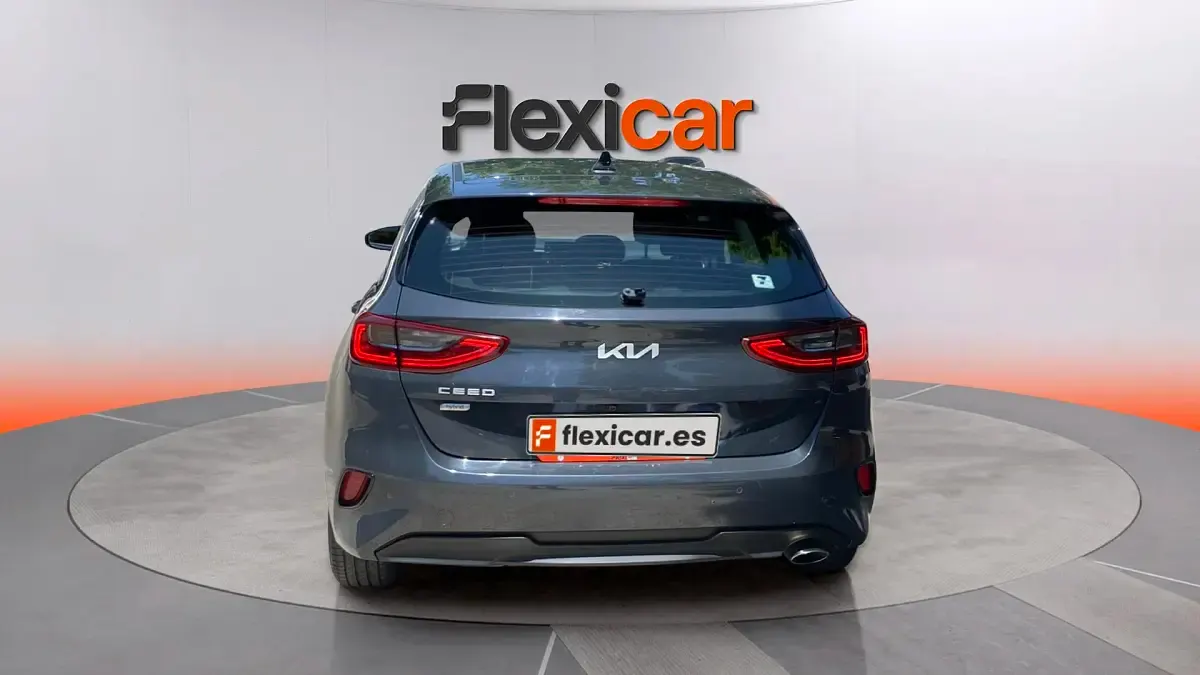Usado Kia Ceed 136 CV (100 kW) 2023 Gris Utilitario