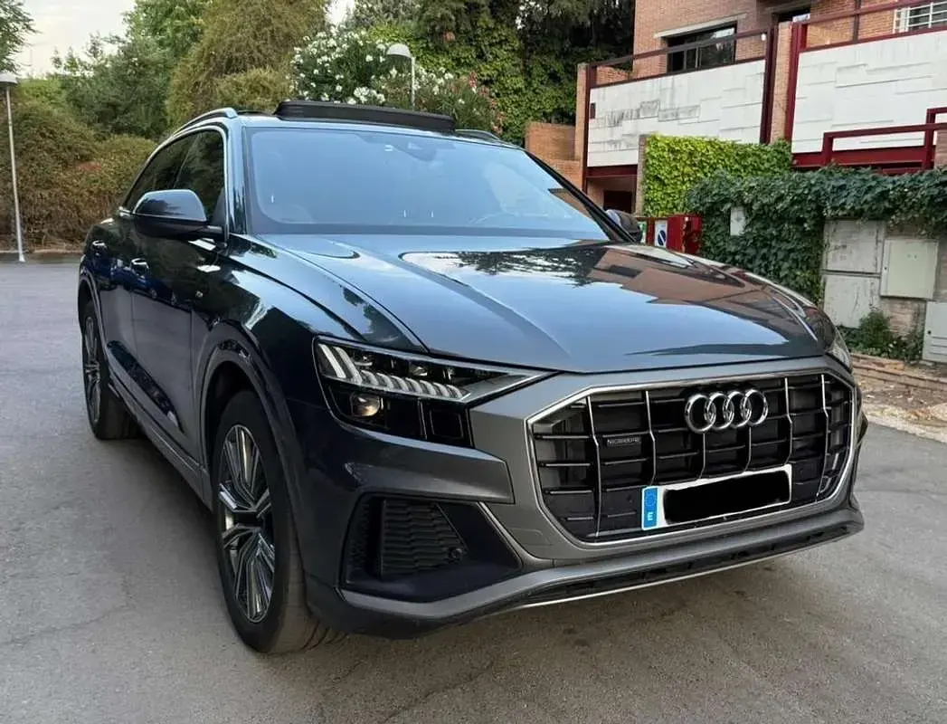 Usado Audi Q8 S-line plus 286 CV (210 kW) 2022 Gris SUV