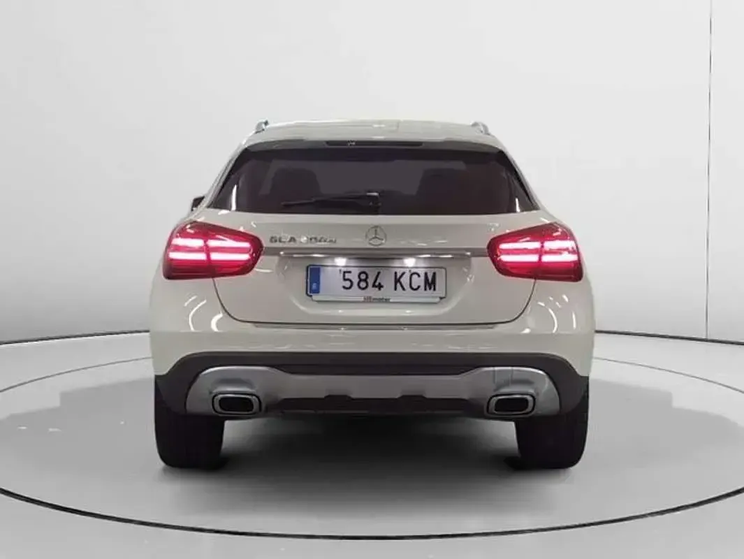 Käytetty Mercedes GLA200 Urban 136 HP (100 kW) 2017 Valkoinen Katumaasturi