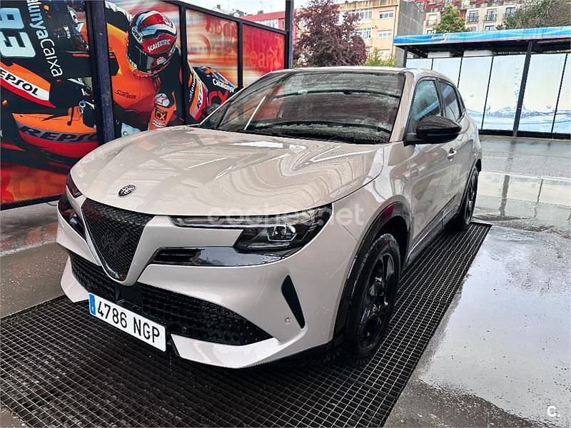 Usado Alfa Romeo Junior 145 CV (106 kW) 2025 Gris / plata SUV