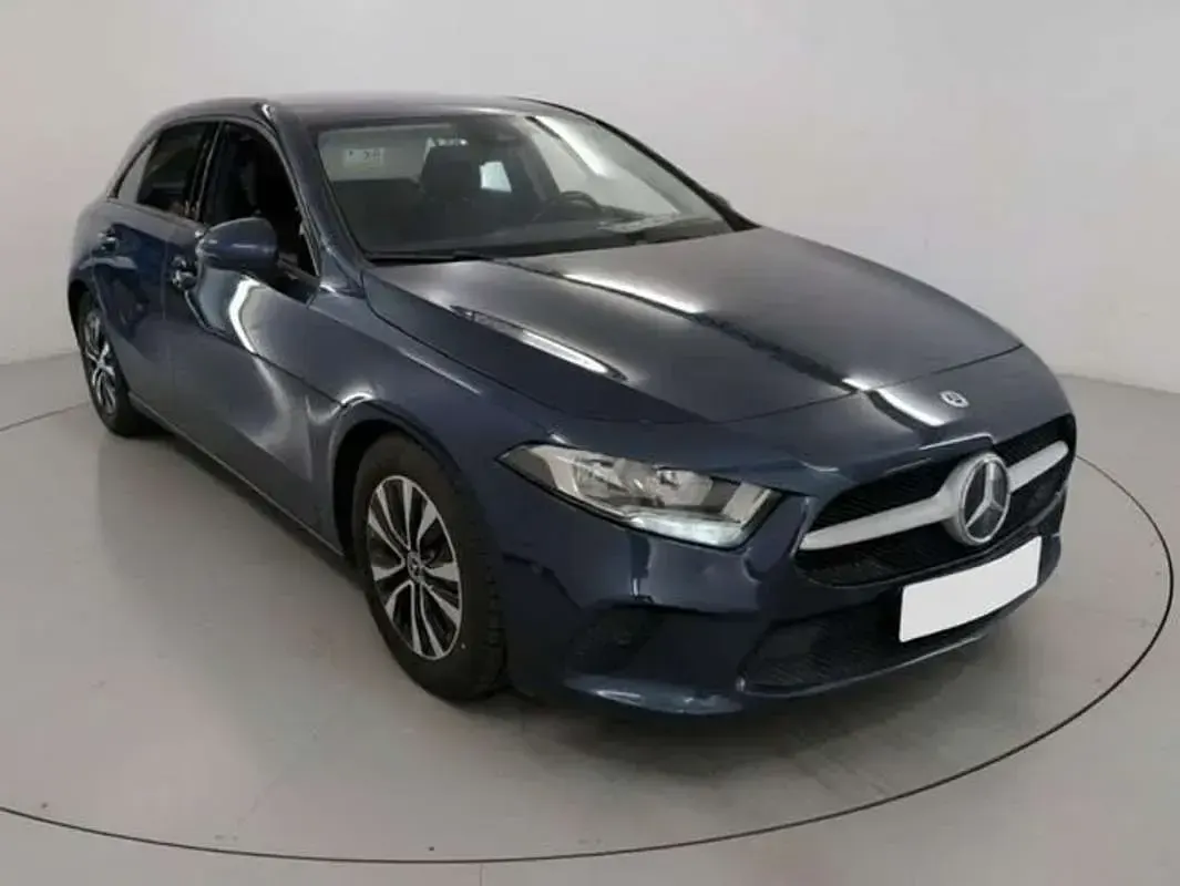 Usado Mercedes A180 Business 116 CV (85 kW) 2022 Azul Utilitario