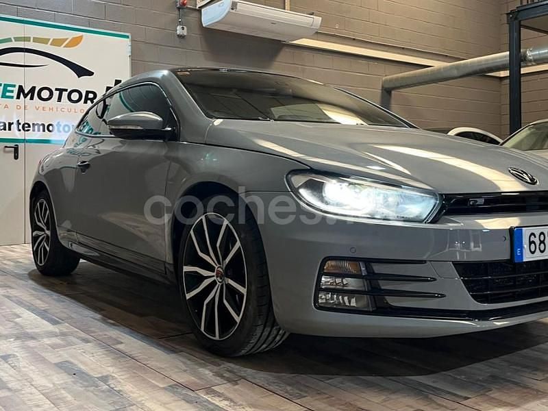 Gris Usado 2017 VW Scirocco R-line Coupe | 18.499 € (Un poco caro) - Imagen 1/4