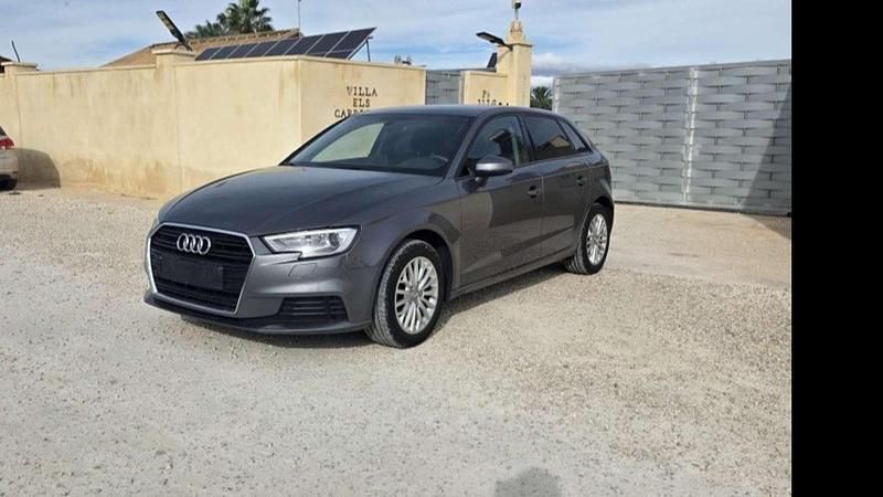 Gris Usado 2019 Audi A3 Sportback Premium Utilitario | 17.899 € (Un poco caro) - Imagen 1/4