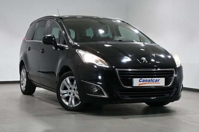 Usado Peugeot 5008 Style 120 CV (88 kW) 2016 Negro Monovolumen