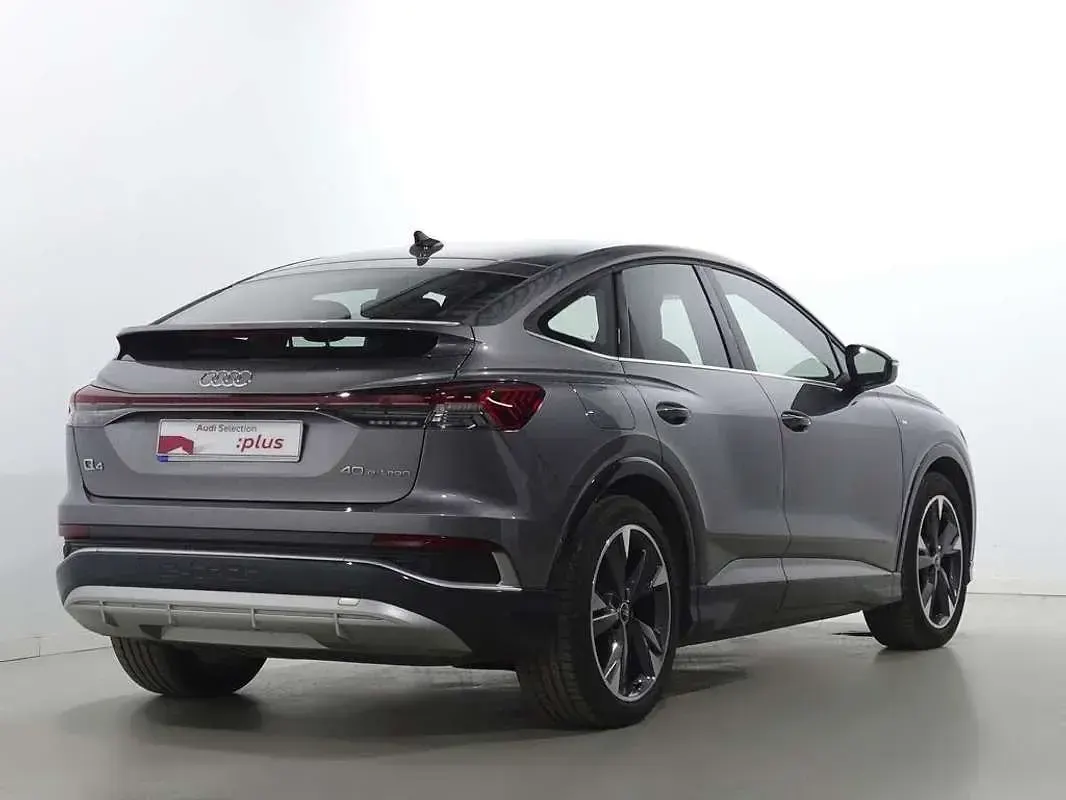 Usado Audi Q4 e-tron S-Line 150 kW (204 CV) 2023 Gris SUV
