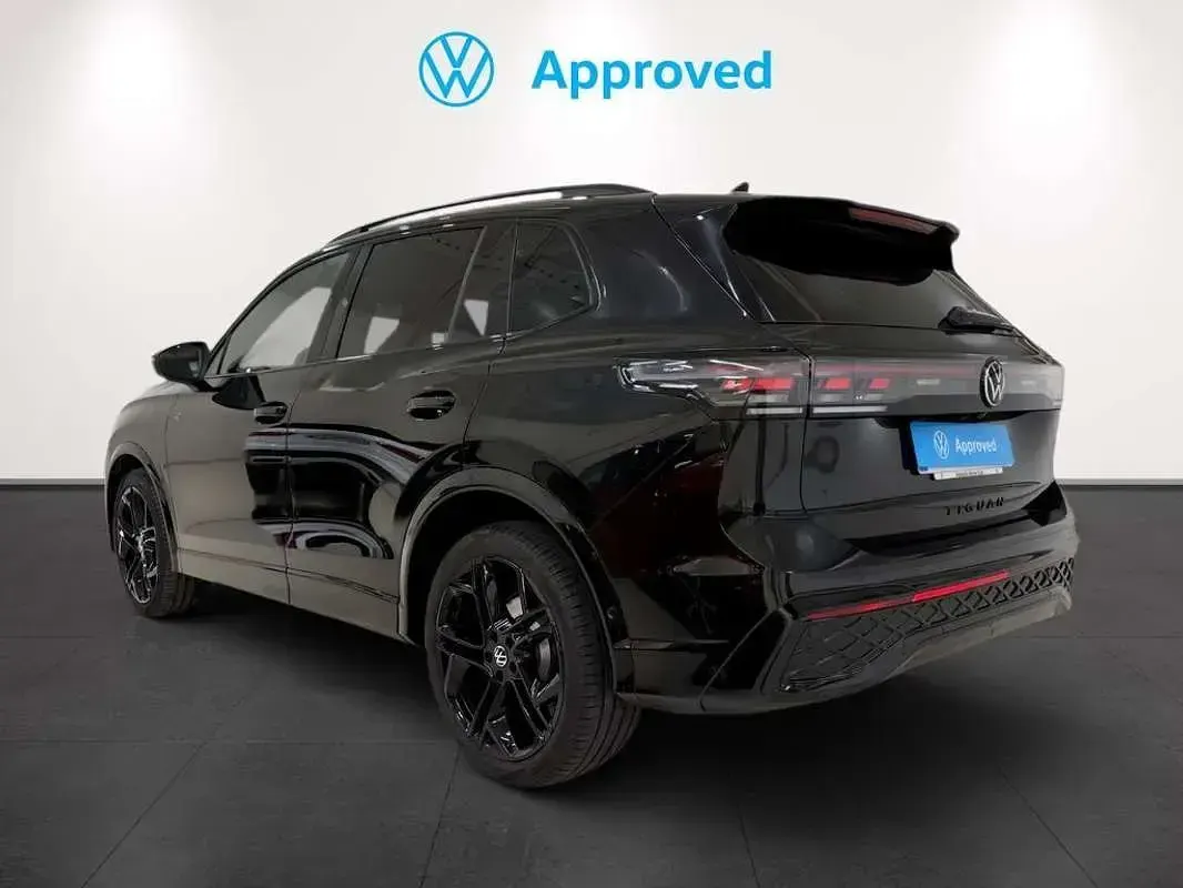 Usado VW Tiguan R-line 150 CV (110 kW) 2025 Negro SUV