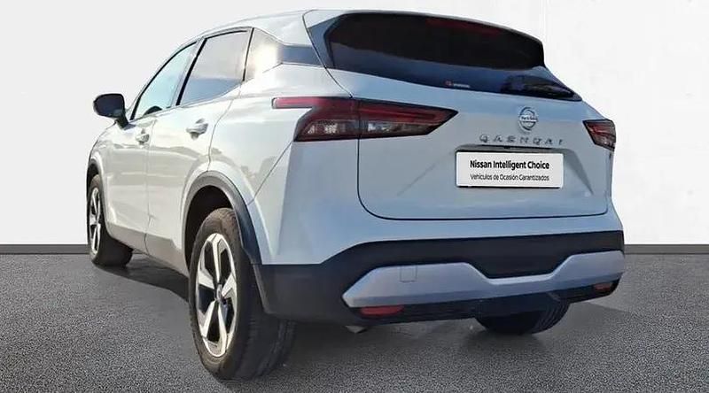 Usado Nissan Qashqai 140 CV (102 kW) 2022 Sapporo white (sólido) SUV