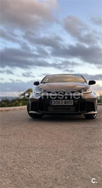 Gris / plata Usado 2024 Toyota Yaris Berlina | 48.000 € - Imagen 1/4
