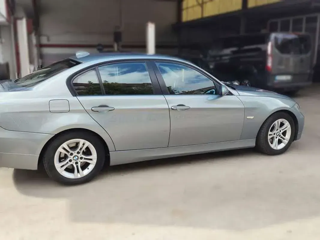 Usado BMW 320 177 CV (130 kW) 2008 Gris Berlina