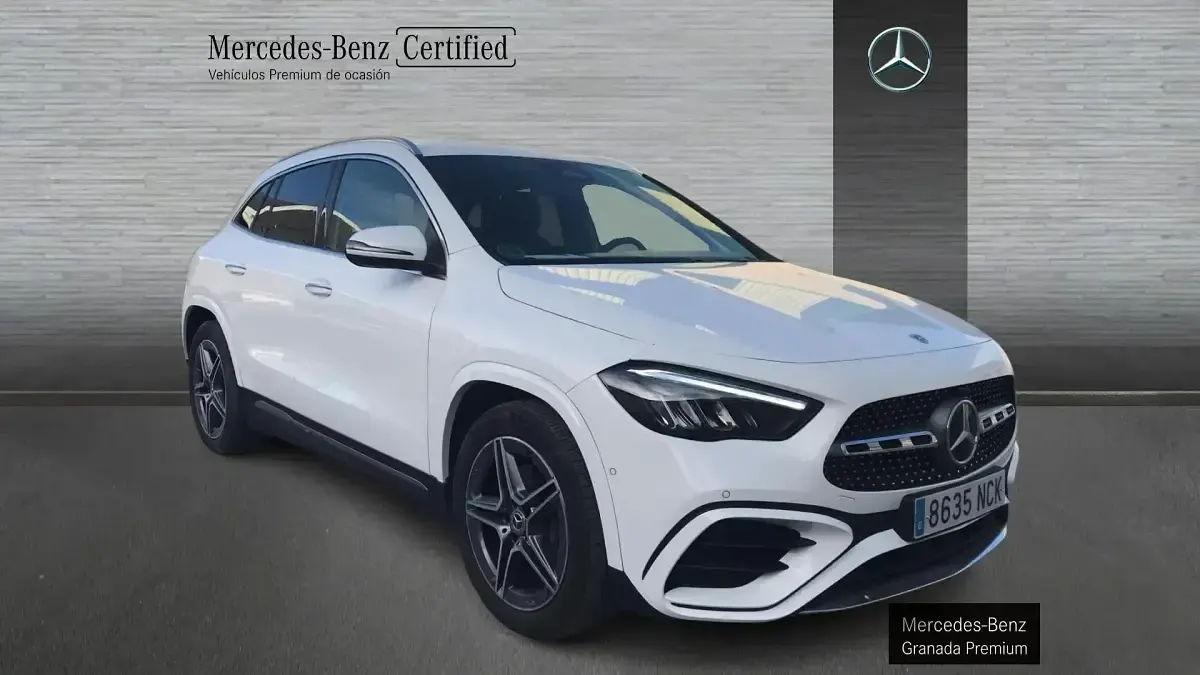 Usado Mercedes GLA200 AMG line 150 CV (110 kW) 2025 Blanco SUV