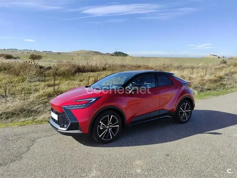 Usado Toyota C-HR 140 CV (102 kW) 2025 Rojo SUV