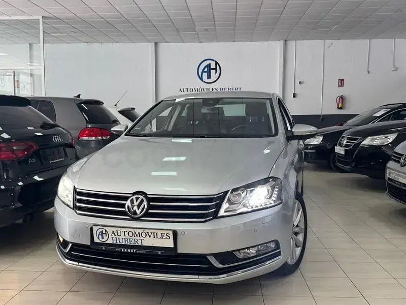 Usado VW Passat Highline 160 CV (117 kW) 2011 Gris / plata Familiar