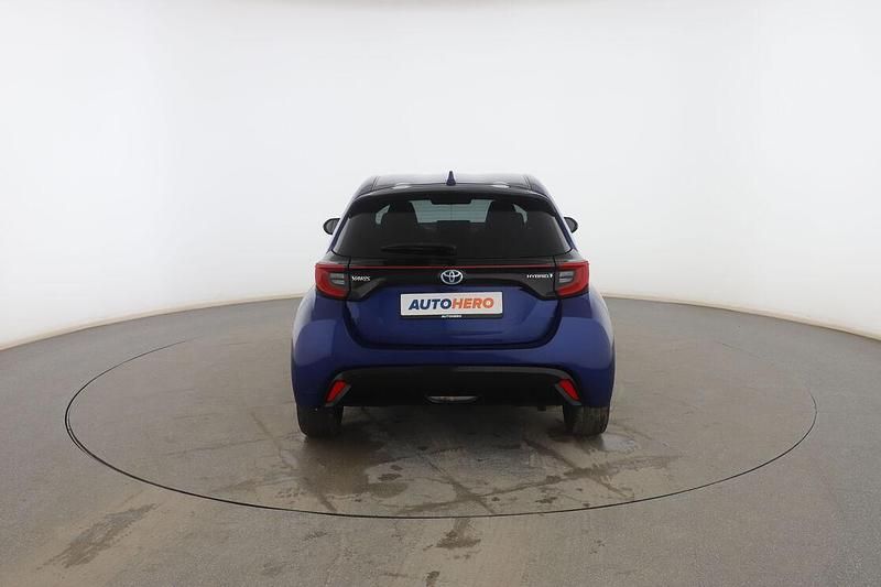 Usado Toyota Yaris Hybrid Style 116 CV (85 kW) 2022 Azul Berlina