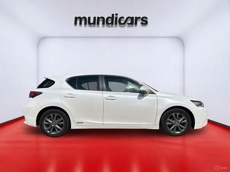 Usado Lexus CT200h 136 CV (100 kW) 2017 Blanco Berlina