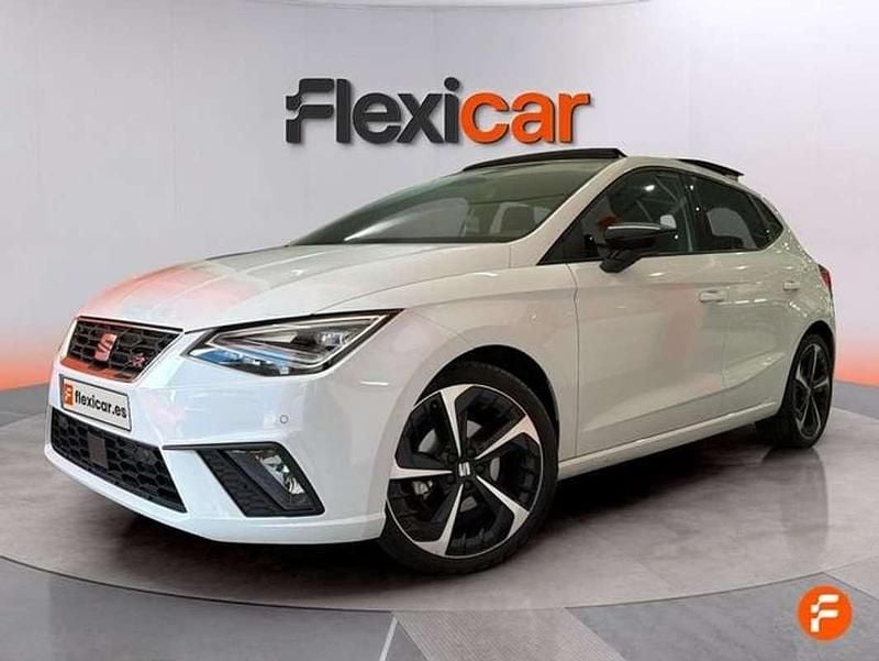 Usado Seat Ibiza FR 110 CV (80 kW) 2022 Blanco Utilitario