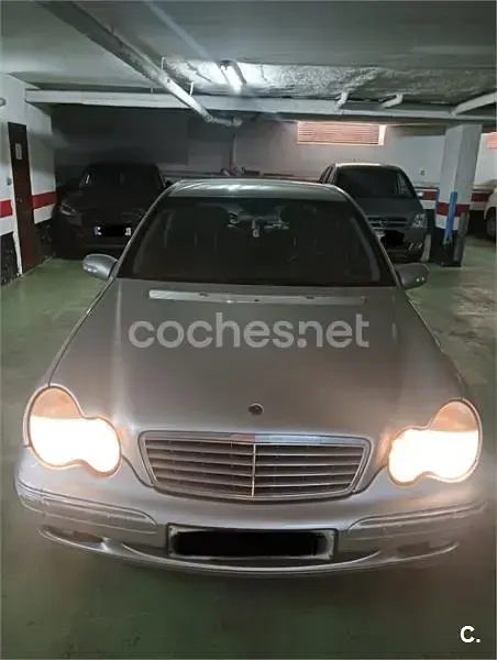 Usado Mercedes C200 Elegance 163 CV (119 kW) 2000 Gris / plata Berlina