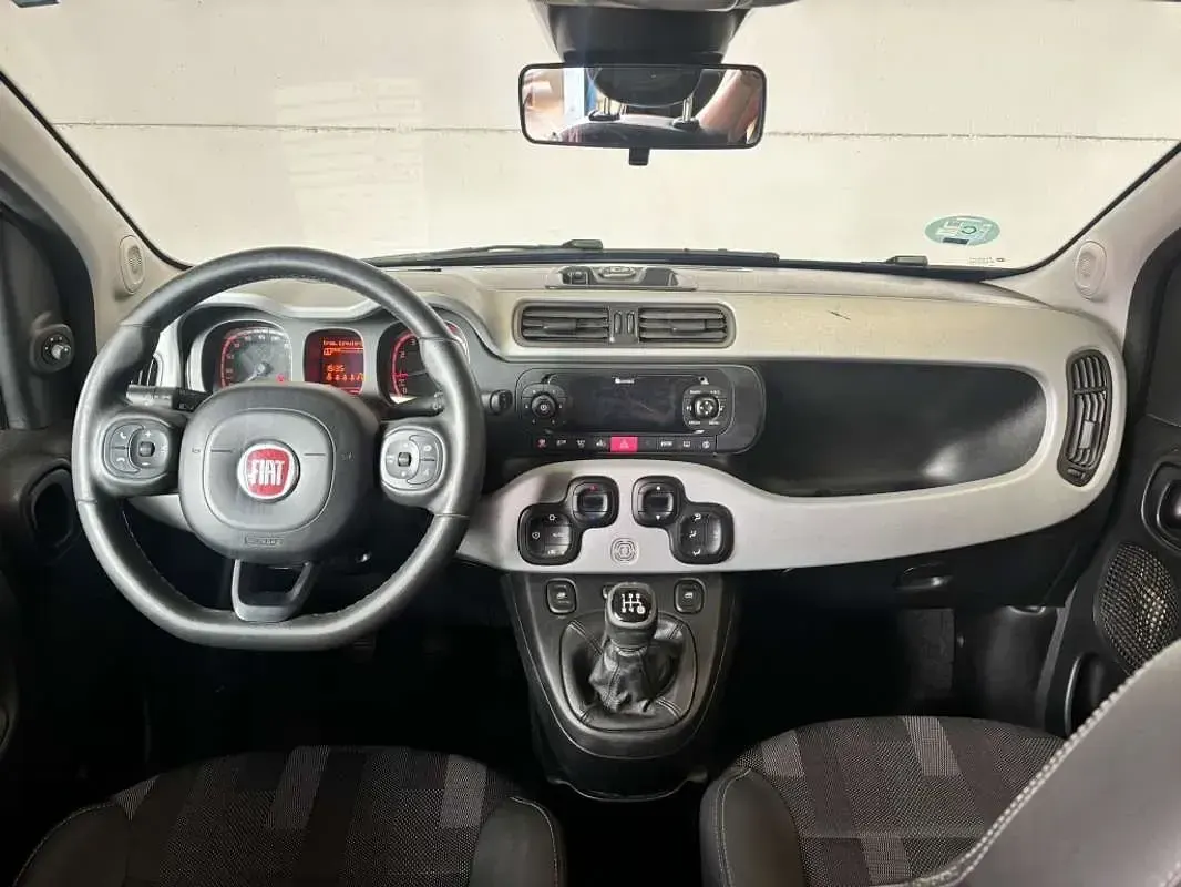 Usado Fiat Panda 73 CV (53 kW) 2019 Gris Utilitario